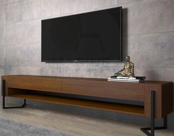 Móveis para sala de TV: opções de painel e rack em madeira maciça