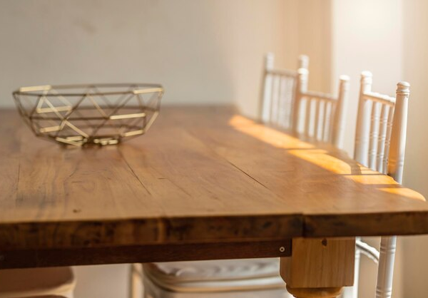 Histórias ao redor da mesa: mesas de madeira maciça para criar memórias