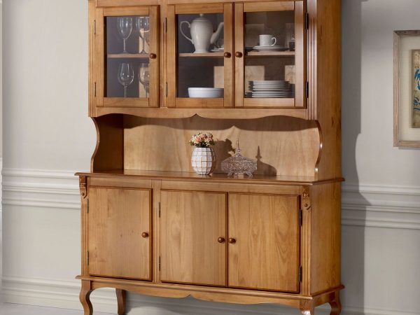 Ornamentos sagrados: como escolher o oratório de madeira ideal para sua casa