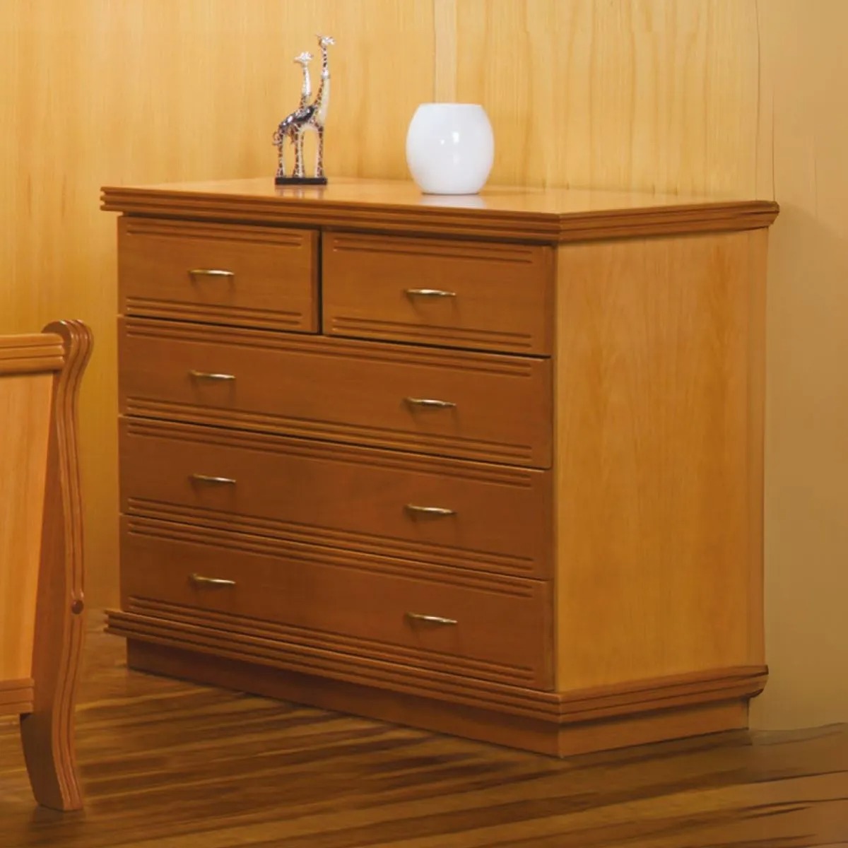 Cômoda de madeira maciça: funcionalidade e beleza em um só móvel