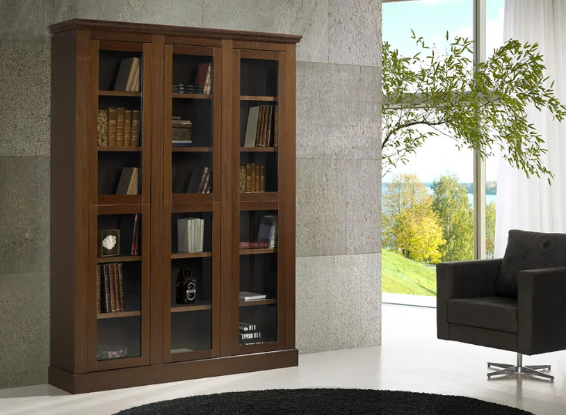 Traga um toque clássico ao seu ambiente com uma estante de madeira maciça