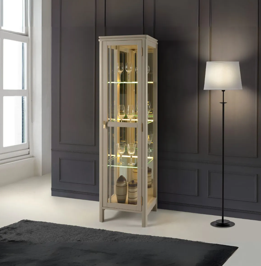 Cristaleira de Madeira Maciça: Um charme à parte na sua sala