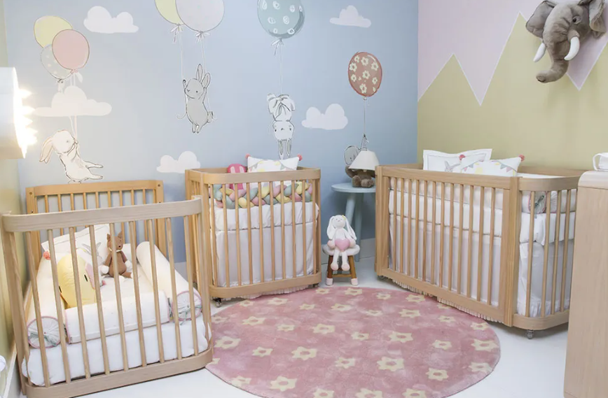 De que maneira um berço de madeira maciça traz segurança para o bebê?